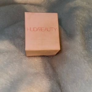HUDA BEAUTY- NIB